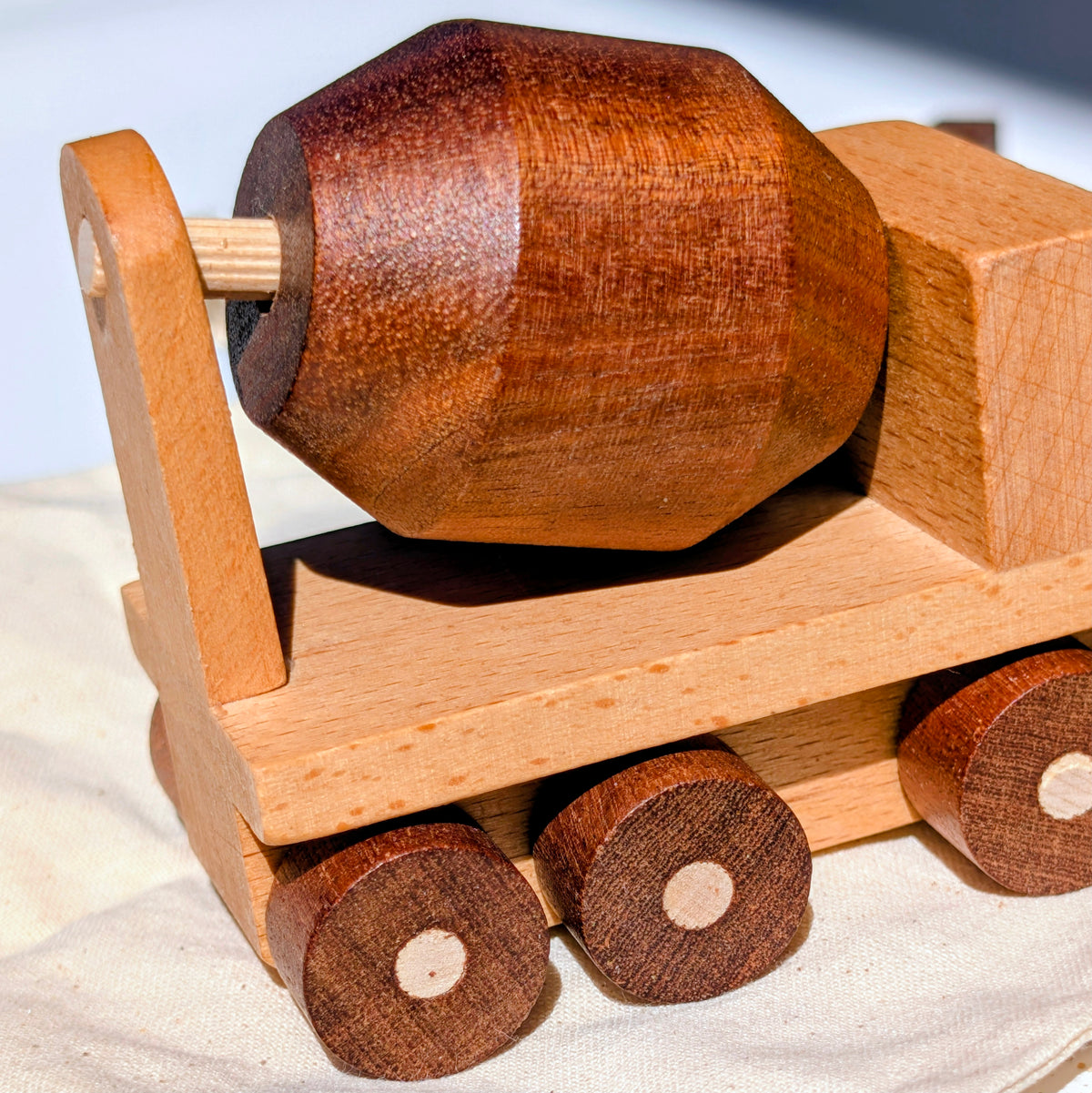 Kienvy Solid Wood Construction Vehicle - Mini Concrete Mixer