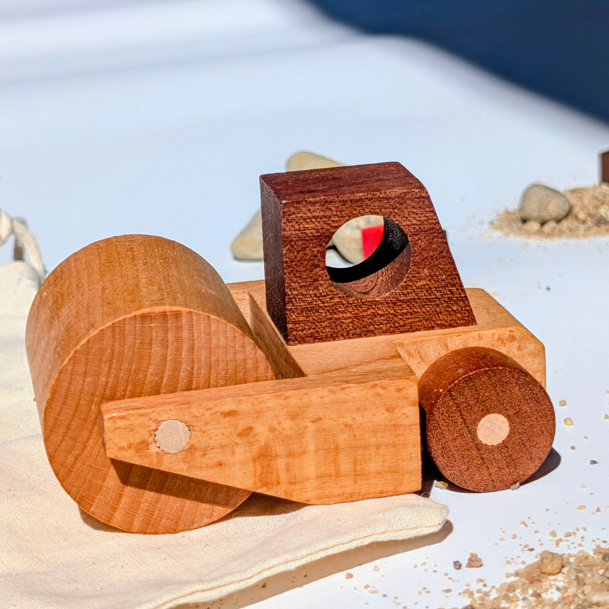 Kienvy Solid Wood Construction Vehicle - Mini Road Roller