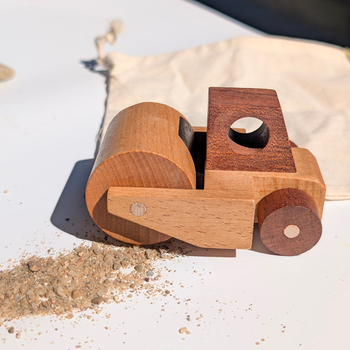 Kienvy Solid Wood Construction Vehicle - Mini Road Roller